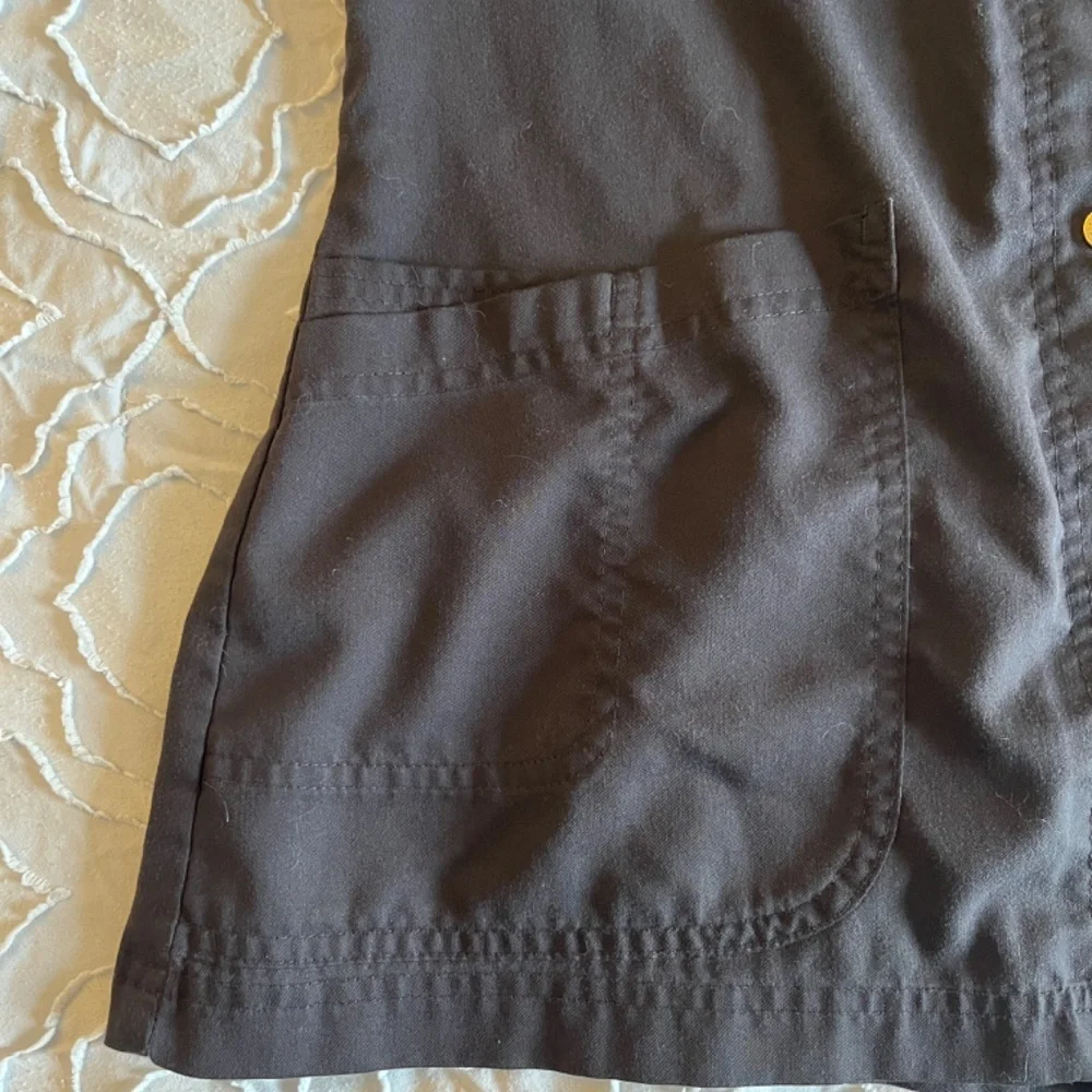 🚨SOLD🚨🎉HOST PICK🎉Greys Anatomy Black Warm-up Scrub Jacket - Picture 3 of 6